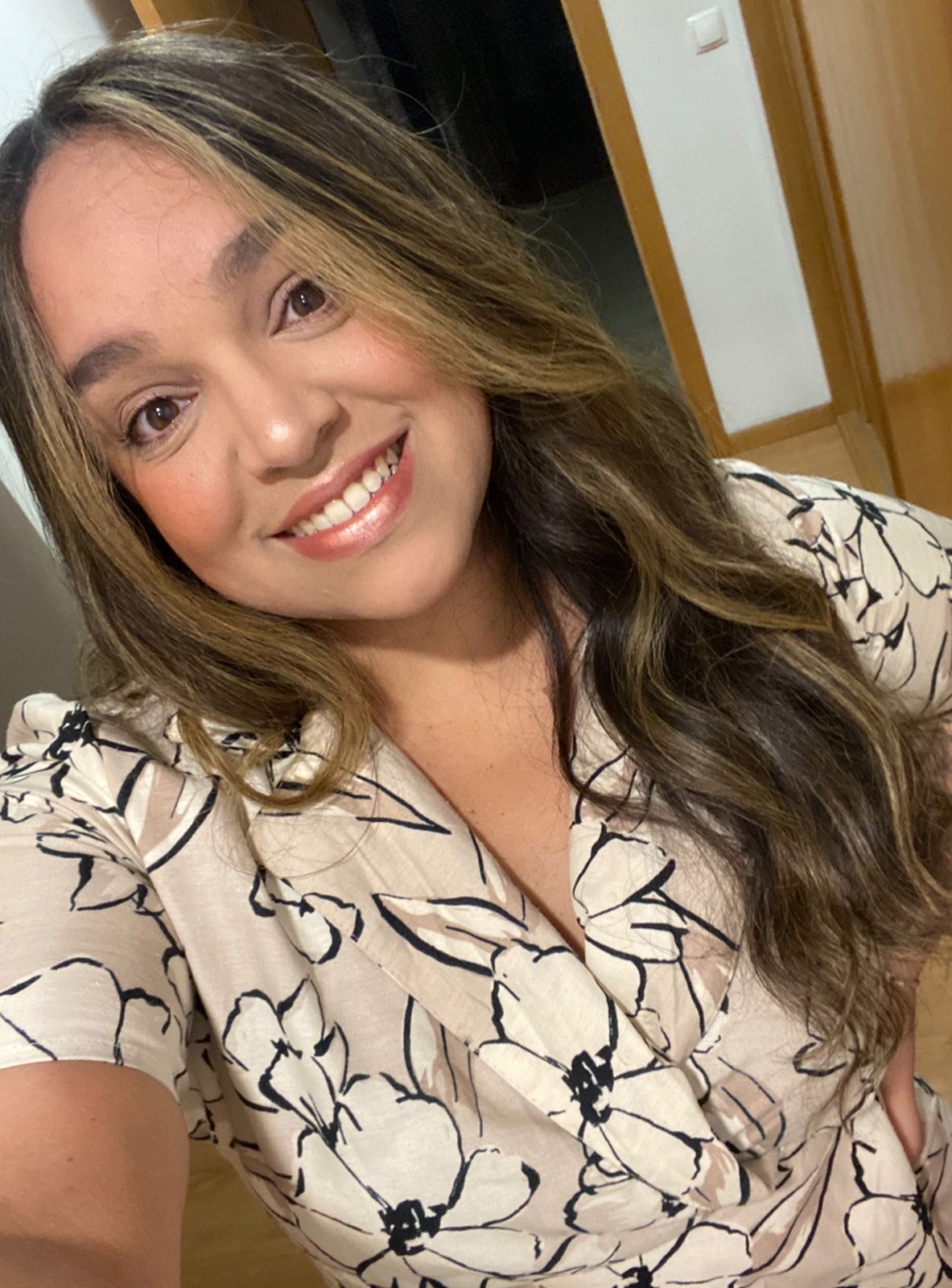 Glenda - Especialista em design de sobrancelhas e unhas na Bella 7 Beauty Aveiro