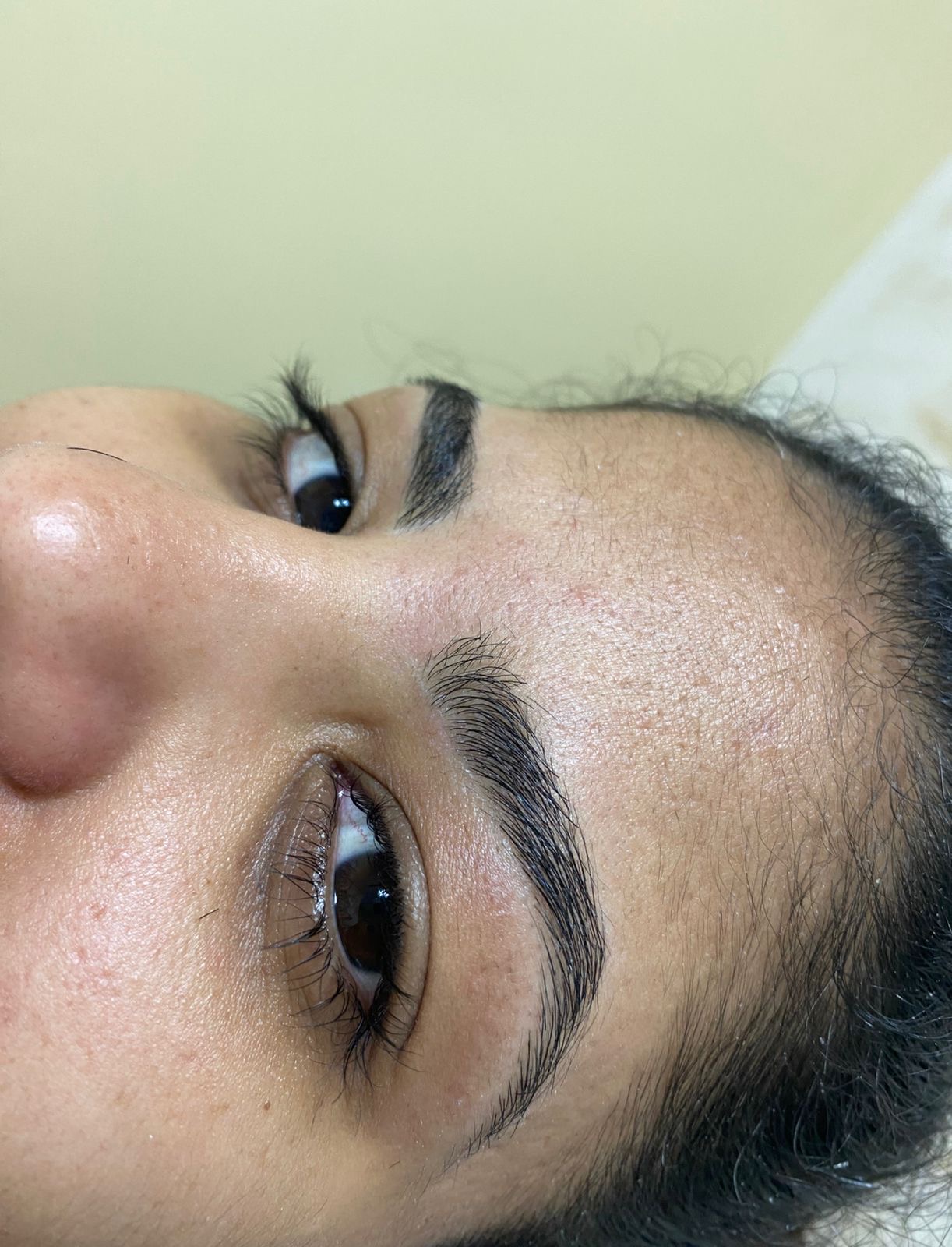 Design de sobrancelhas natural com técnica especializada - Bella 7 Beauty Aveiro