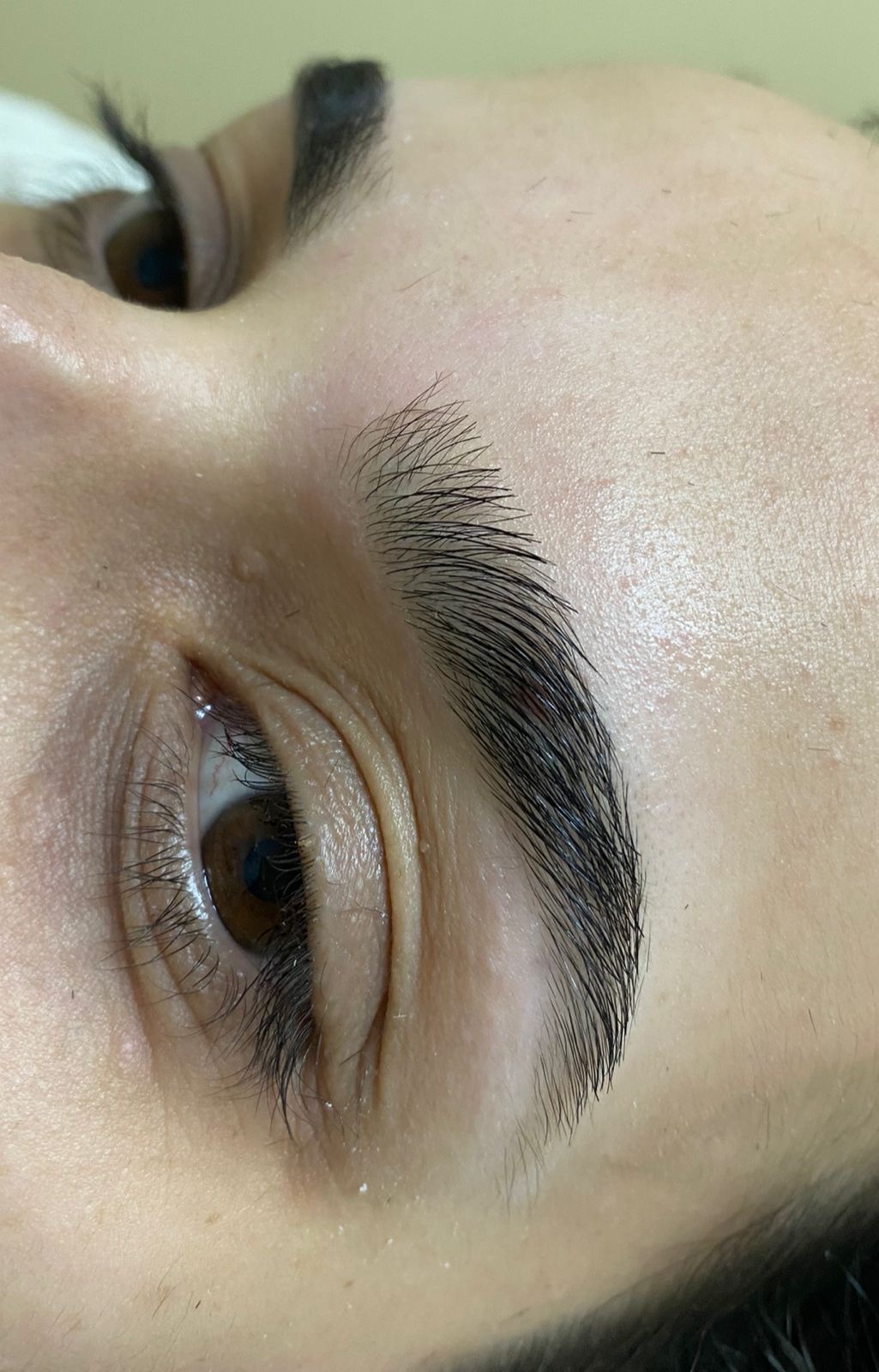 Sobrancelhas com design personalizado para realçar o olhar - Bella 7 Beauty Aveiro